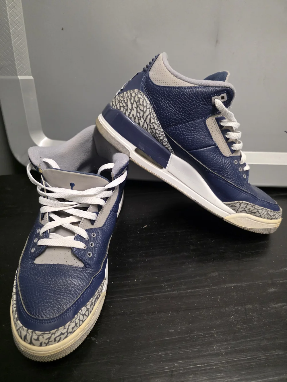 Jordan Men's Navy Blue and Light Gray Retro Basketball Sneakers